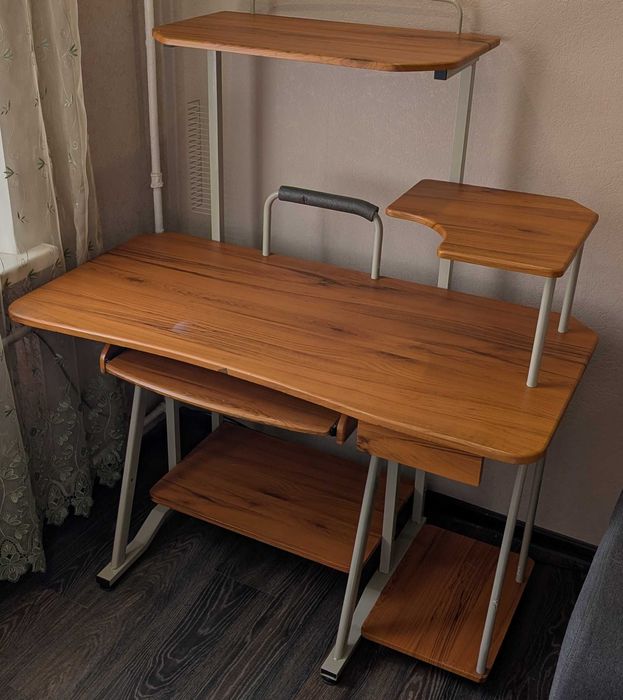 Стол компьютерный