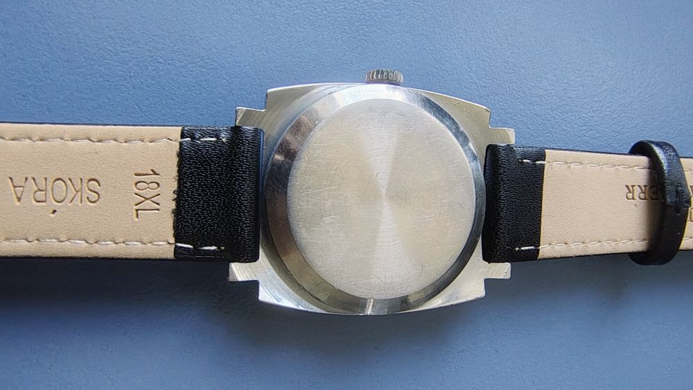 Radziecki zegarek Zim biała tarcza i ciekawe wskazówki