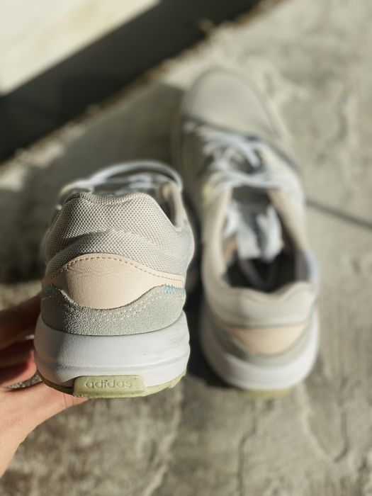 кроси жіночі adidas