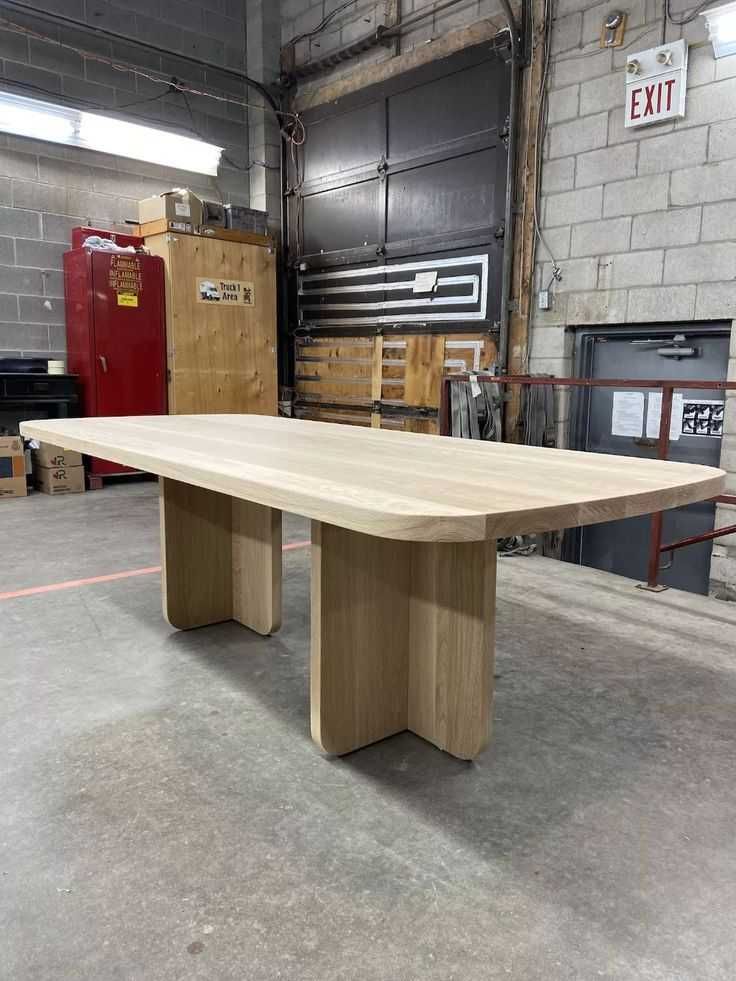 Mesa de jantar em madeira maciça.Carvalho,Nogueira Americana.Solid woo