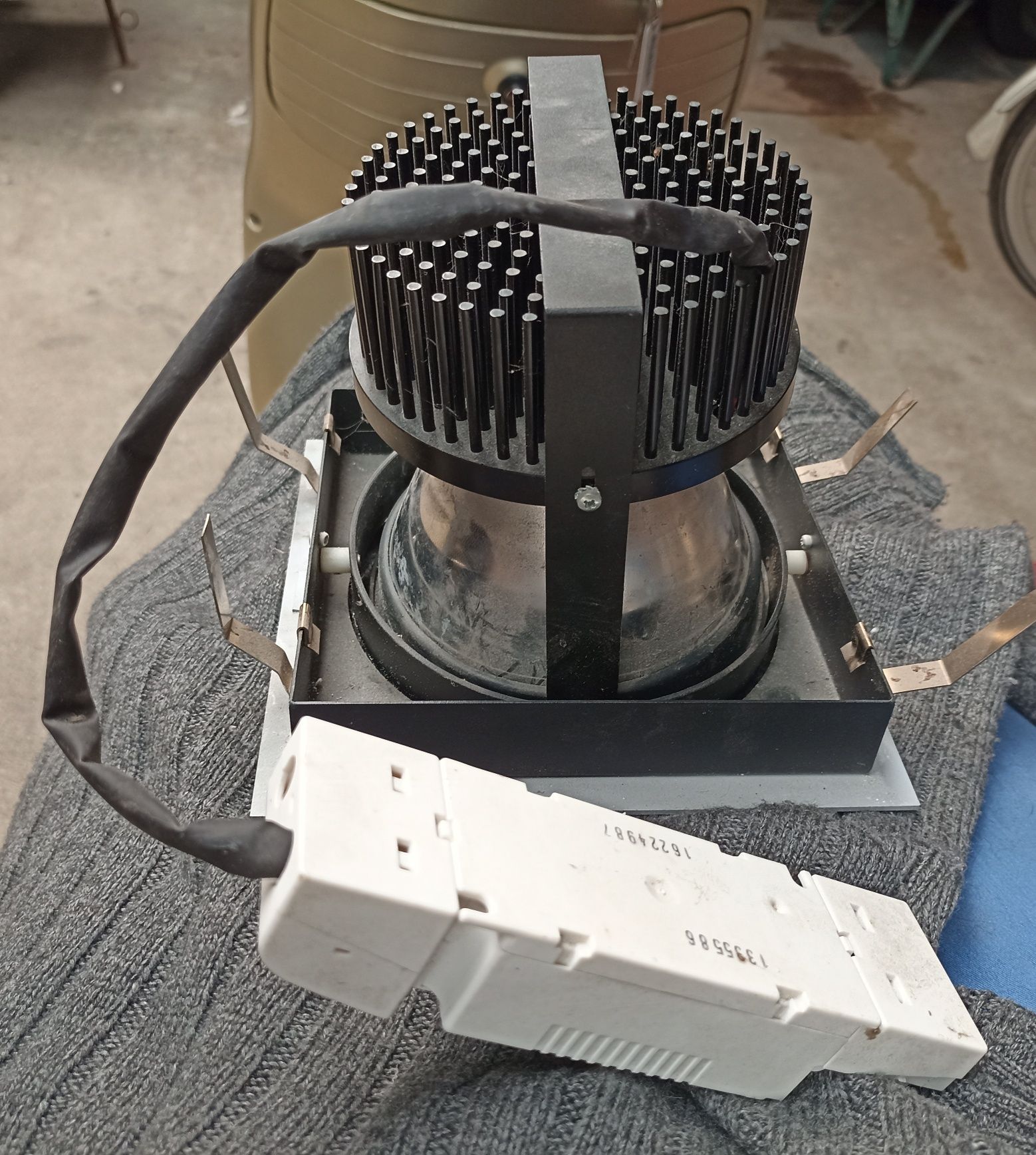 Iluminação/Projetores LTX QUAD em bom estado geral..