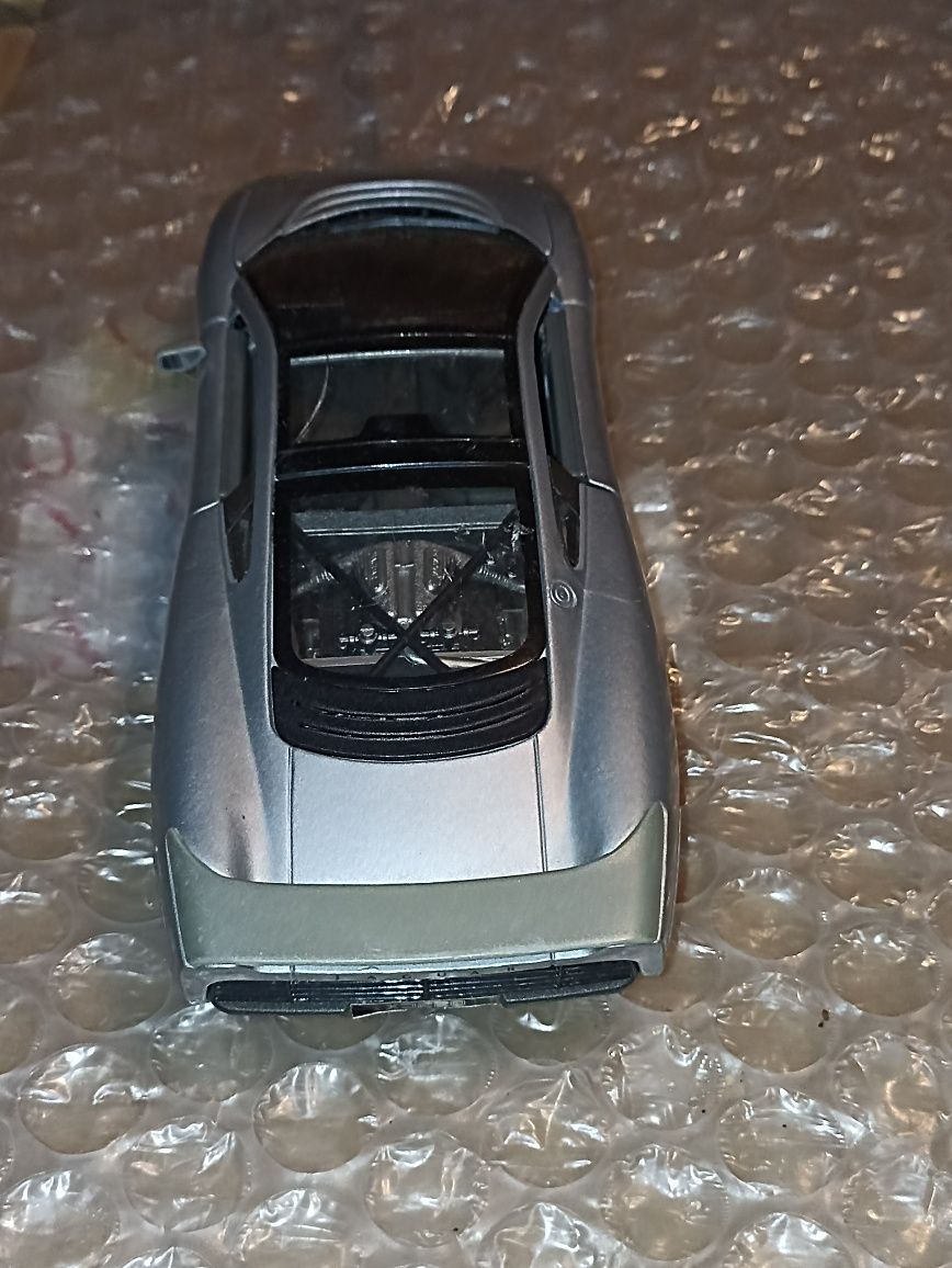 Model samochodu Jaguar XJ 220 Majsto 1:24