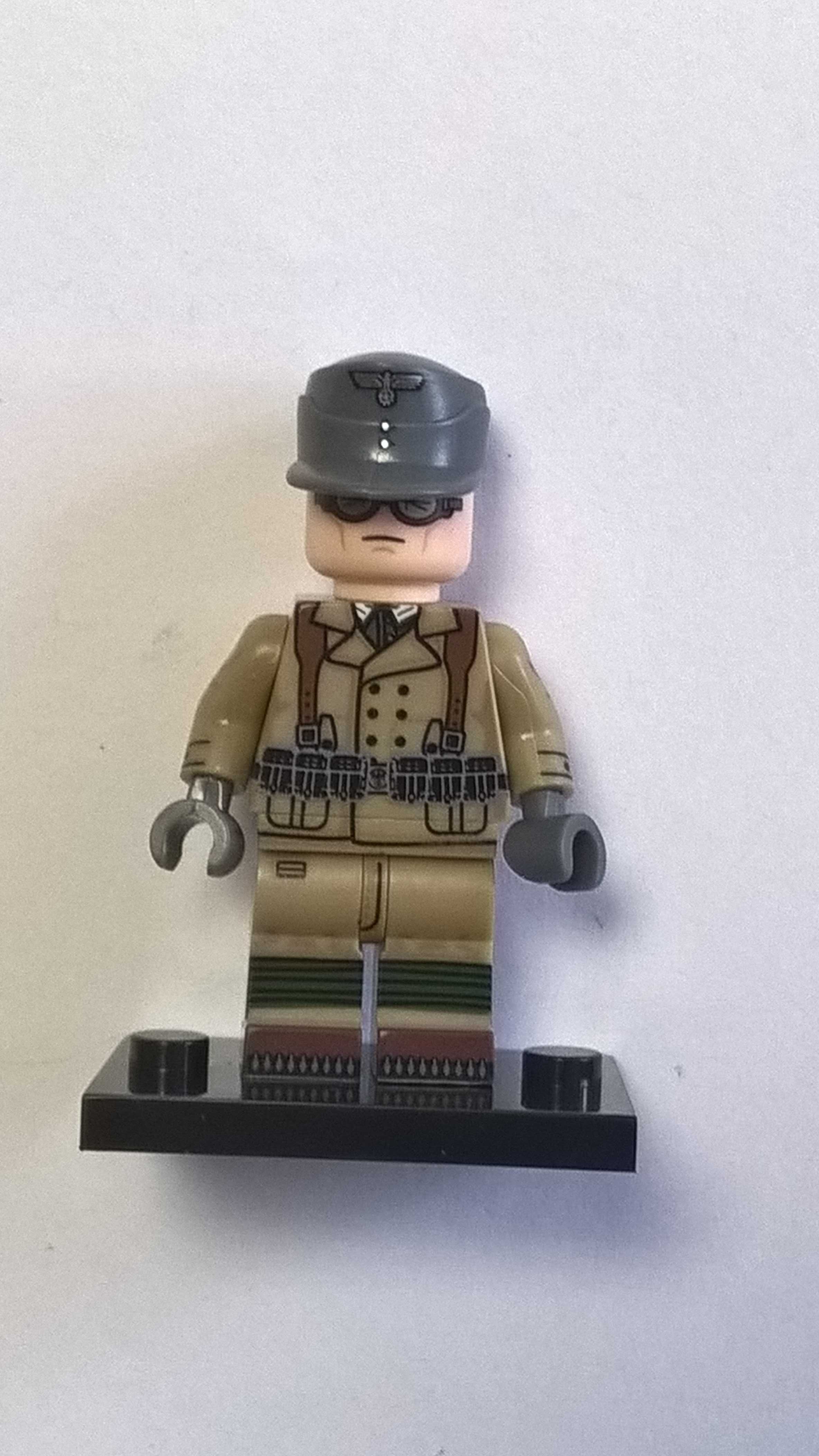 Figurka żołnierza niemieckiego z br. 4 strony nadruk WW2 komp. z Lego
