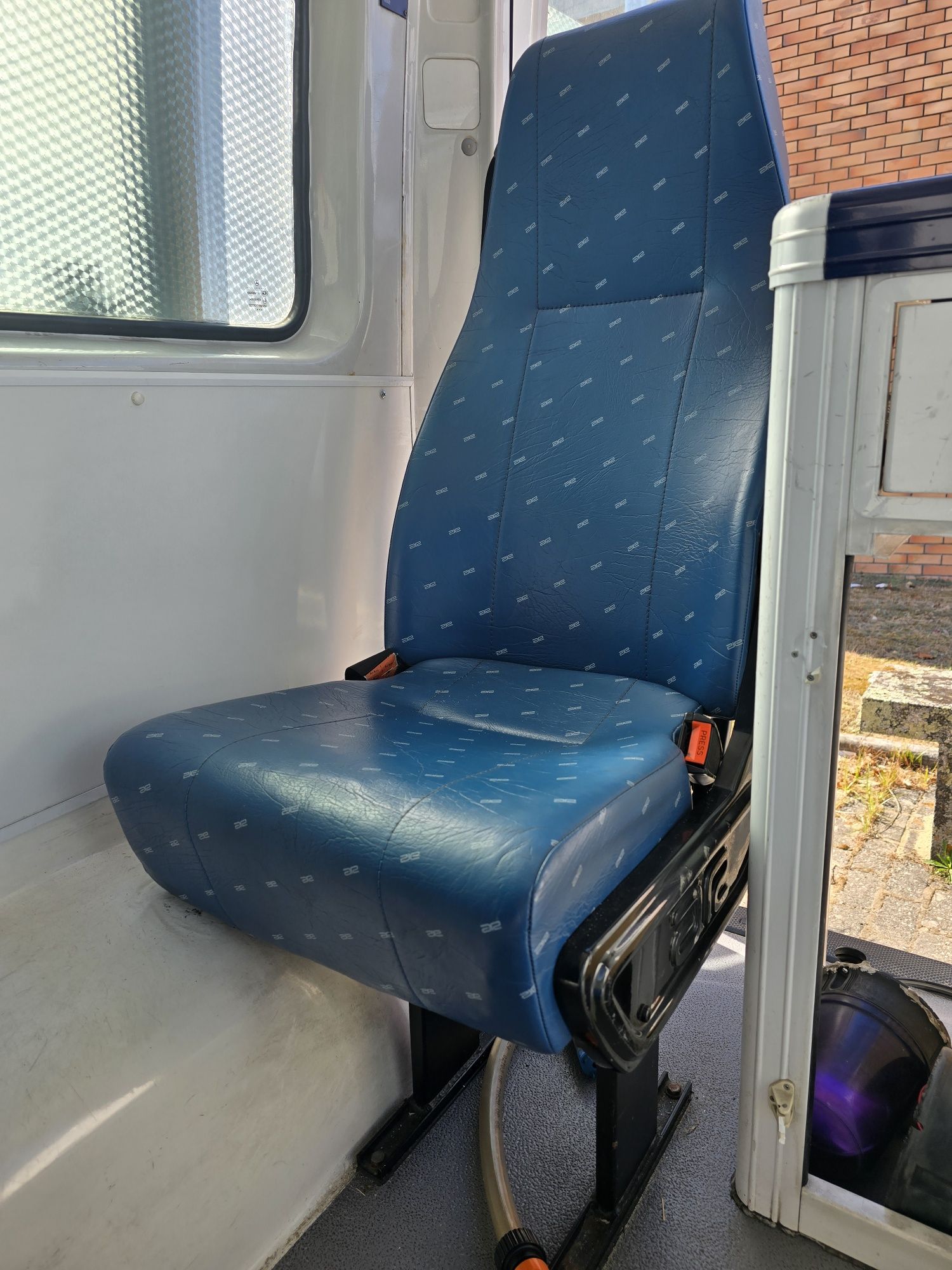 Vendo 3 bancos de ambulância
