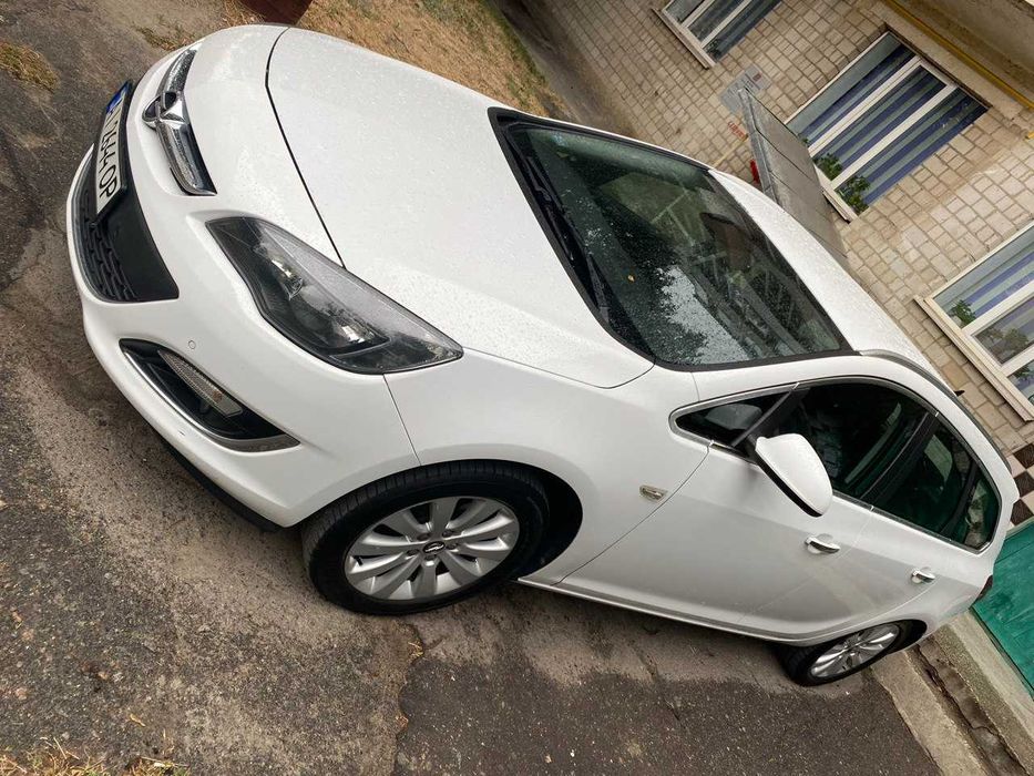 Opel Astra Sports Tourer COSMO 1.7 CDTI МТ (110 к.с.) 2013 рік