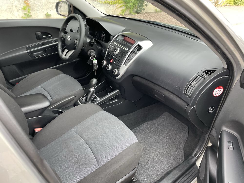 KIA CEED ** 1.4b ** 10r ** LIFT ** Bez rdzy ** ZADBANA ** ISOFIX