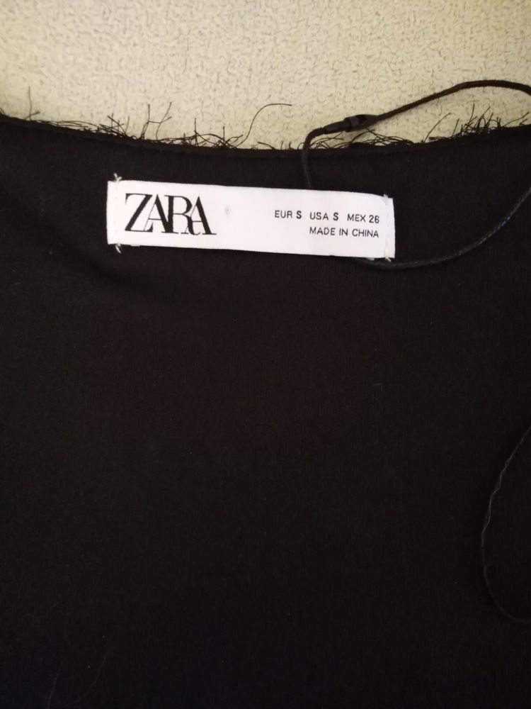 Сукня чорного кольору ZARA з пайетками р.S