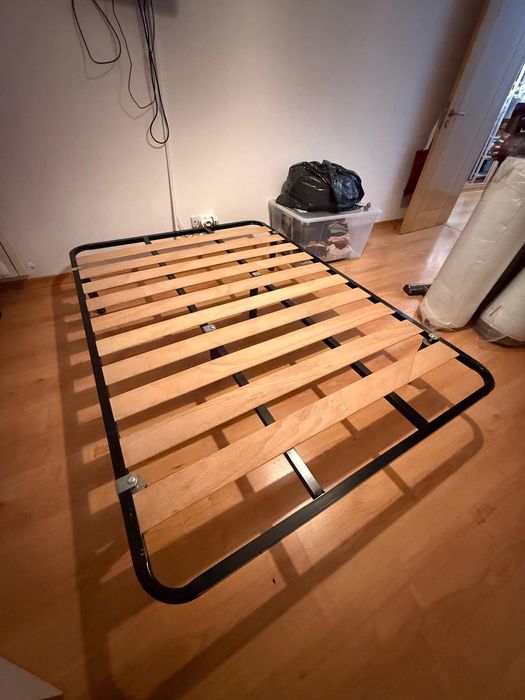 Cama Simples 160x200 + Colchão EMMA , Excelente Estado (1 ano)