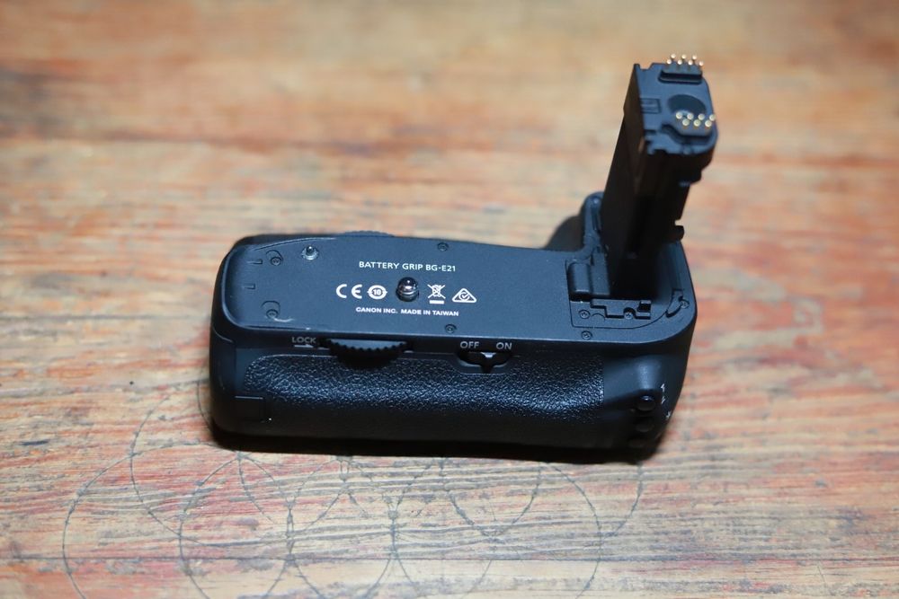 Punho vertical grip canon 6d mark 2 battery