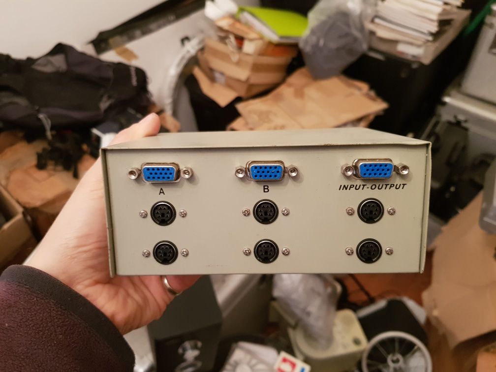 Switch VGA em metal, impecável