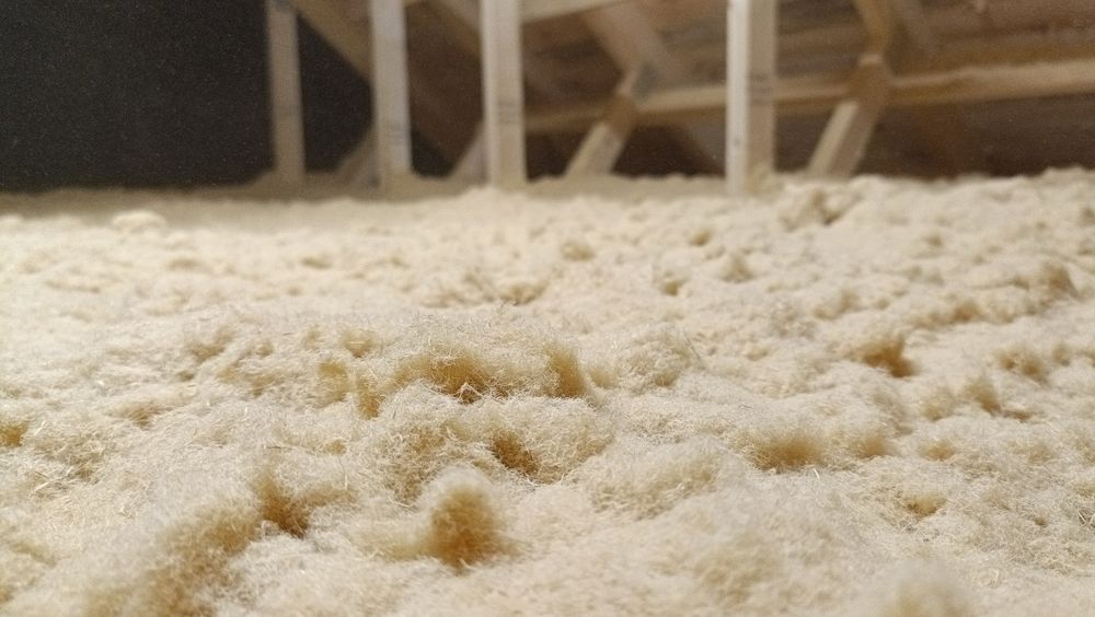 Wdmuchiwaną wełna drzewna  Naturheld jak steico ocieplenia celuloza