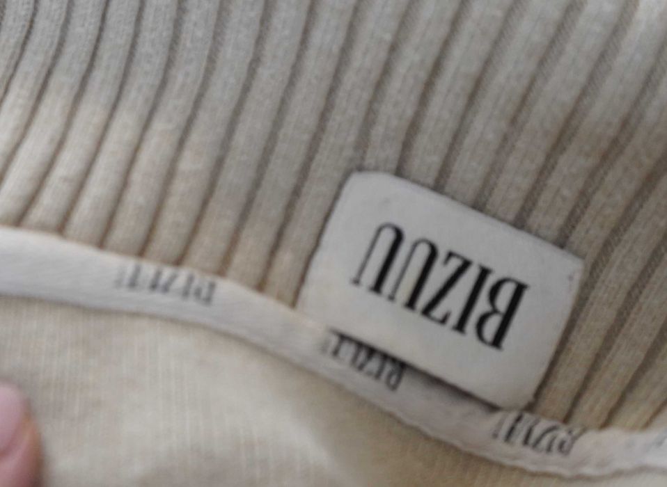 Sukienka/tunika sweterkowa z kołnierzykiem Bizuu