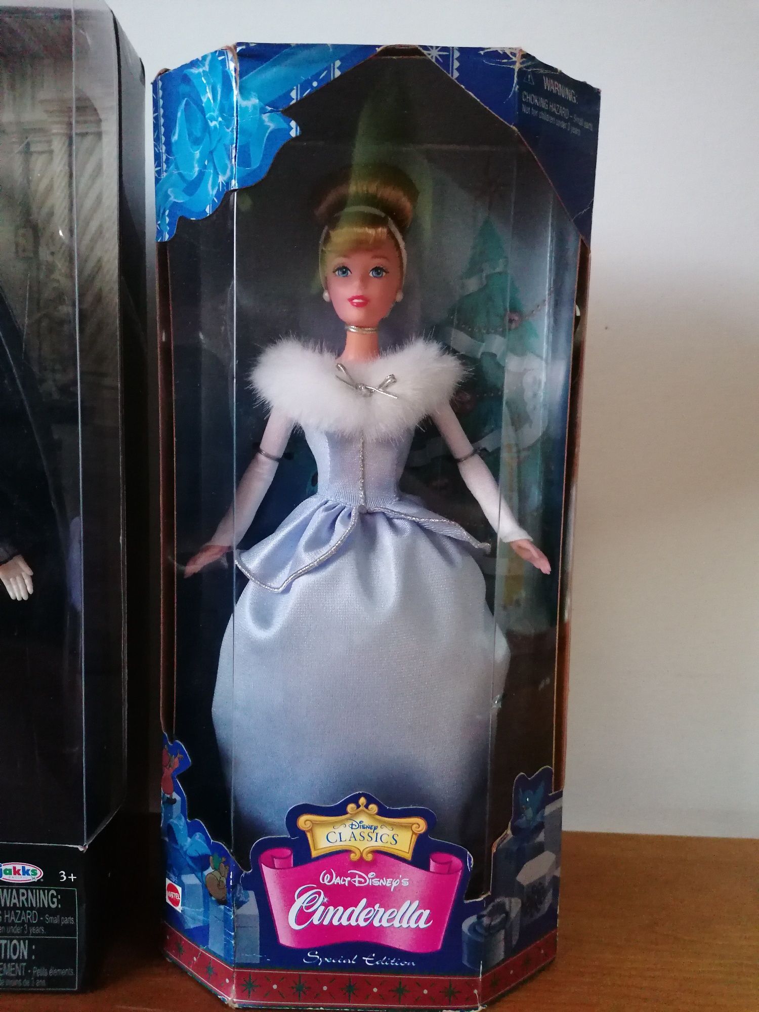 Barbie diversas Disney store Mattel collector boneca