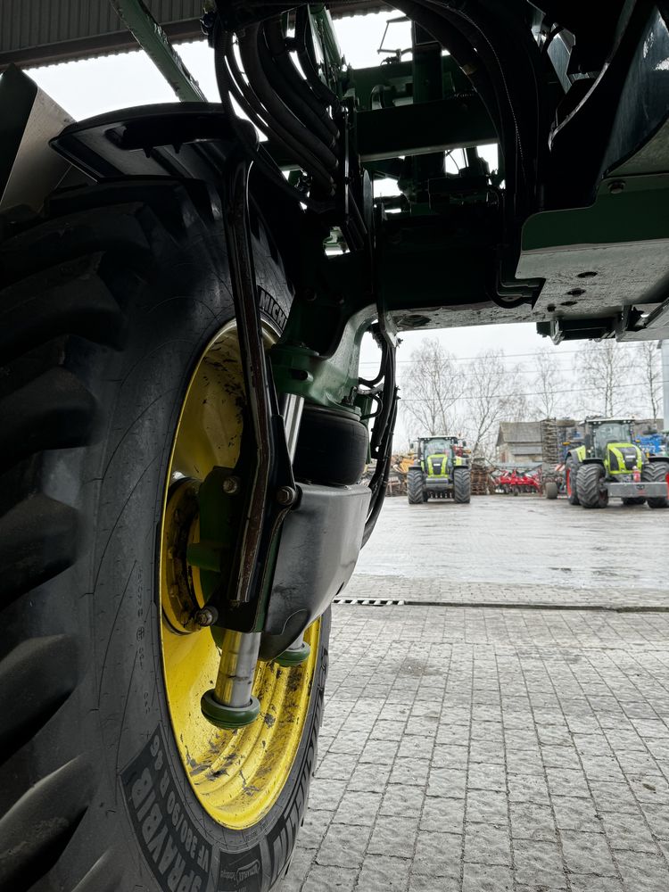 Самохідний обприскувач John Deere R4030