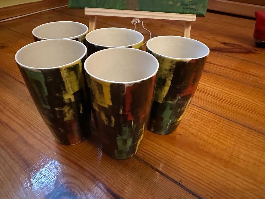 kubki  z Z.P.S "Pruszków" wg projektu Zofii Przybyszewskiej