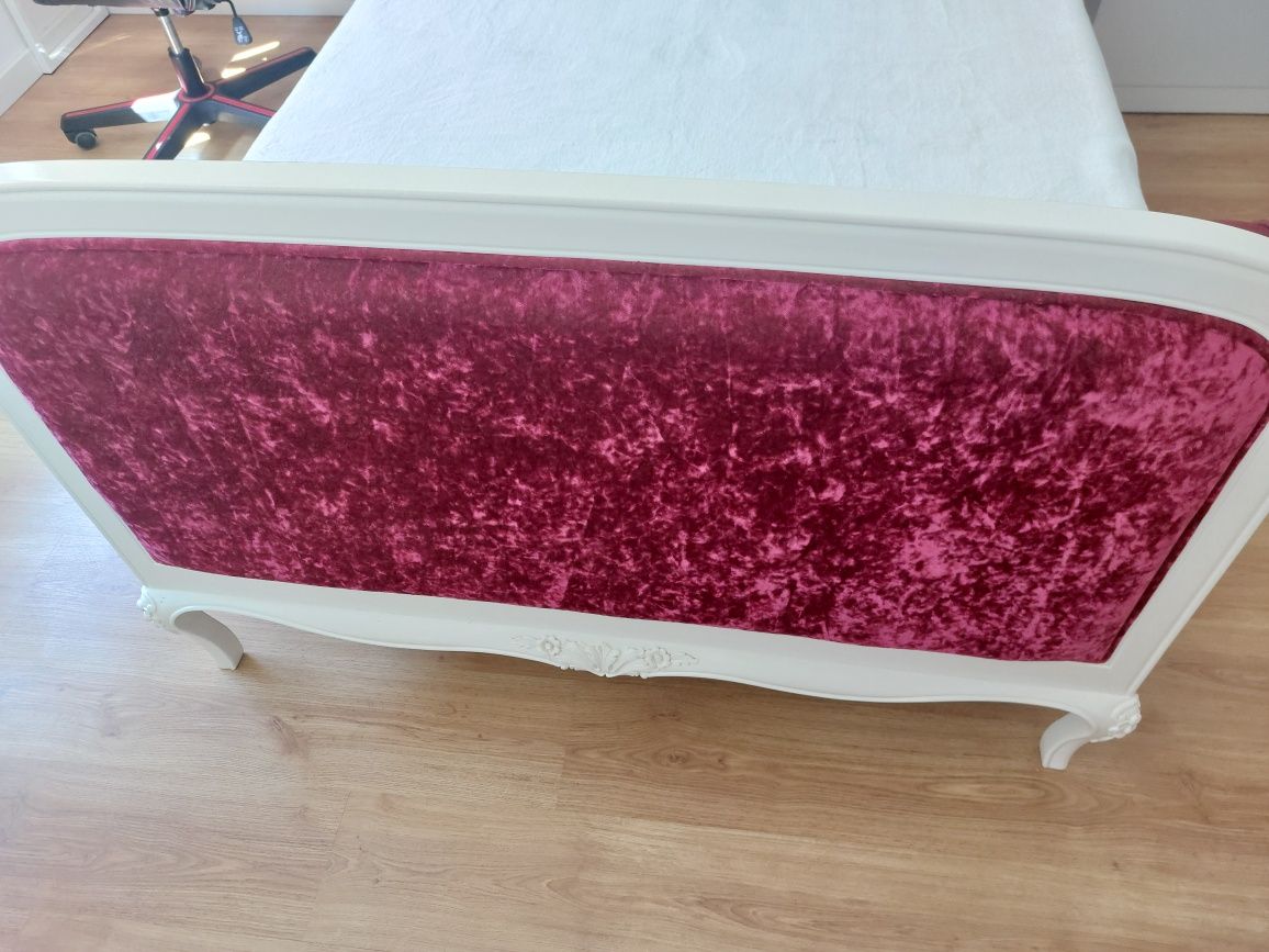Cama de solteiro  forrada a veludo