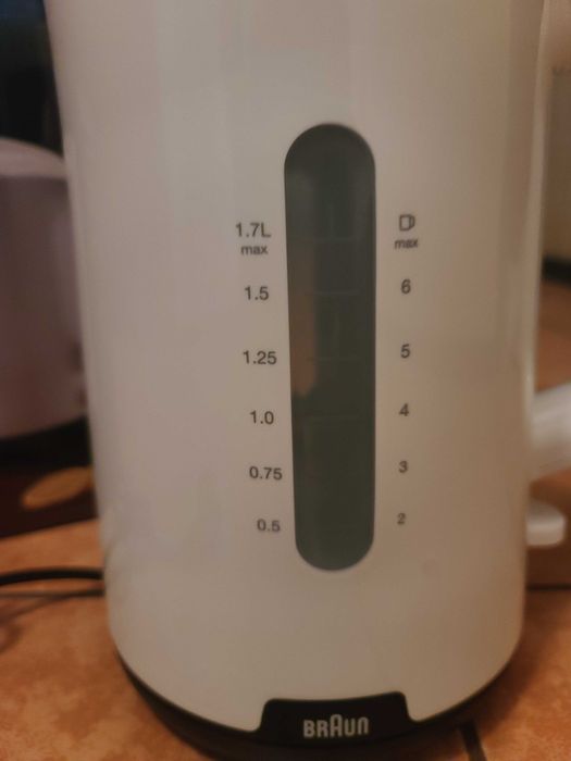 Електрочайник Braun 1,7 л 2200 Вт пластик всі види захисту зі шкалою