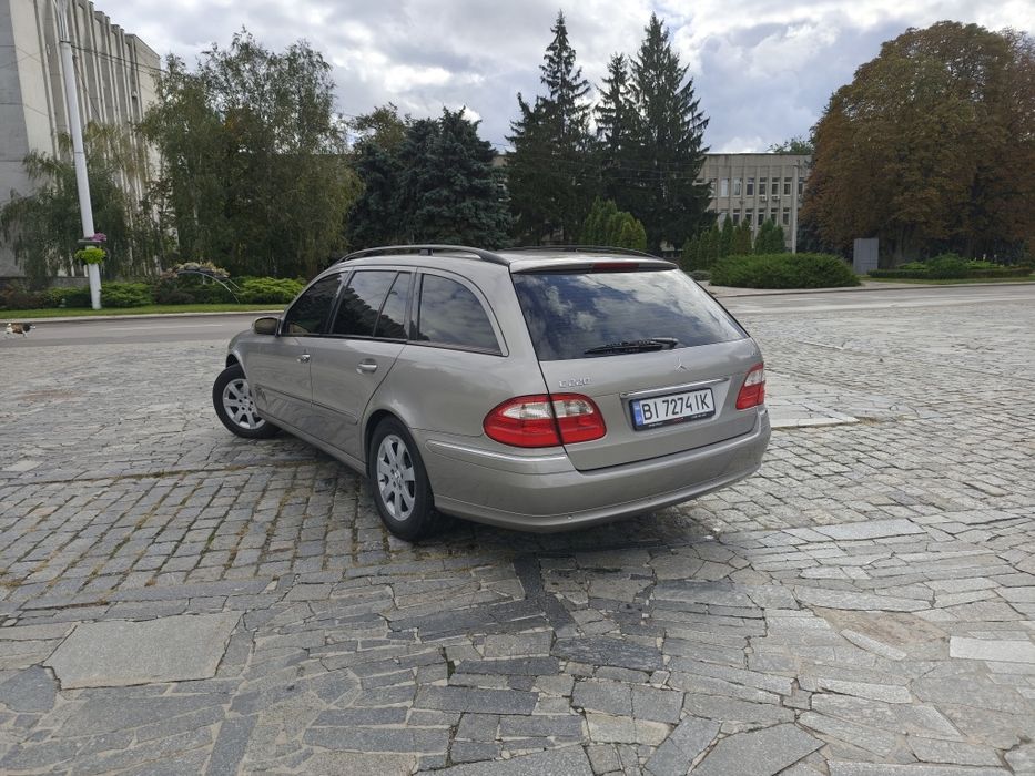 Mercedes-Benz E  2004