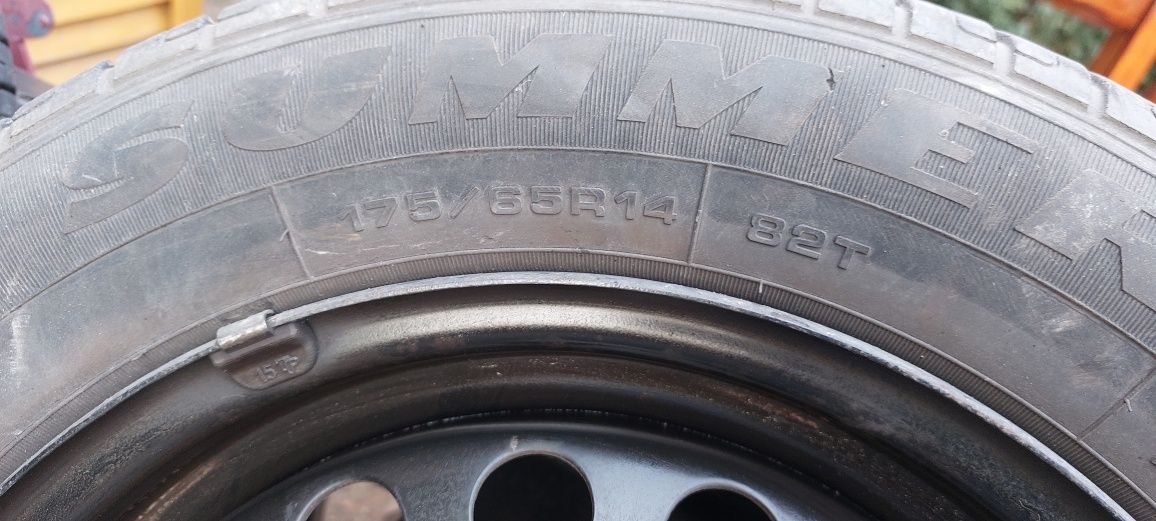 Felgi z oponami 175/65 R 14 komplet