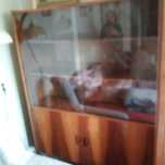 Sprzedam starą oszkloną biblioteczkę z czasów PRL.