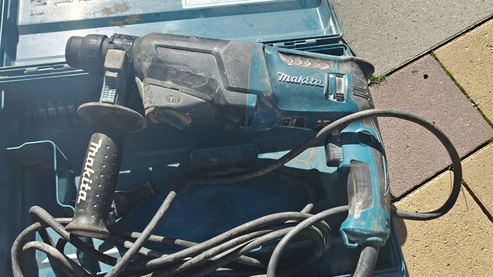 Перфоратор Makita HR2610