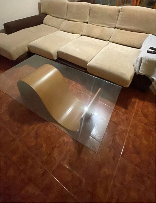 Sofa chaise longue  tem defeito feito pelo gato como mostra na  imagem