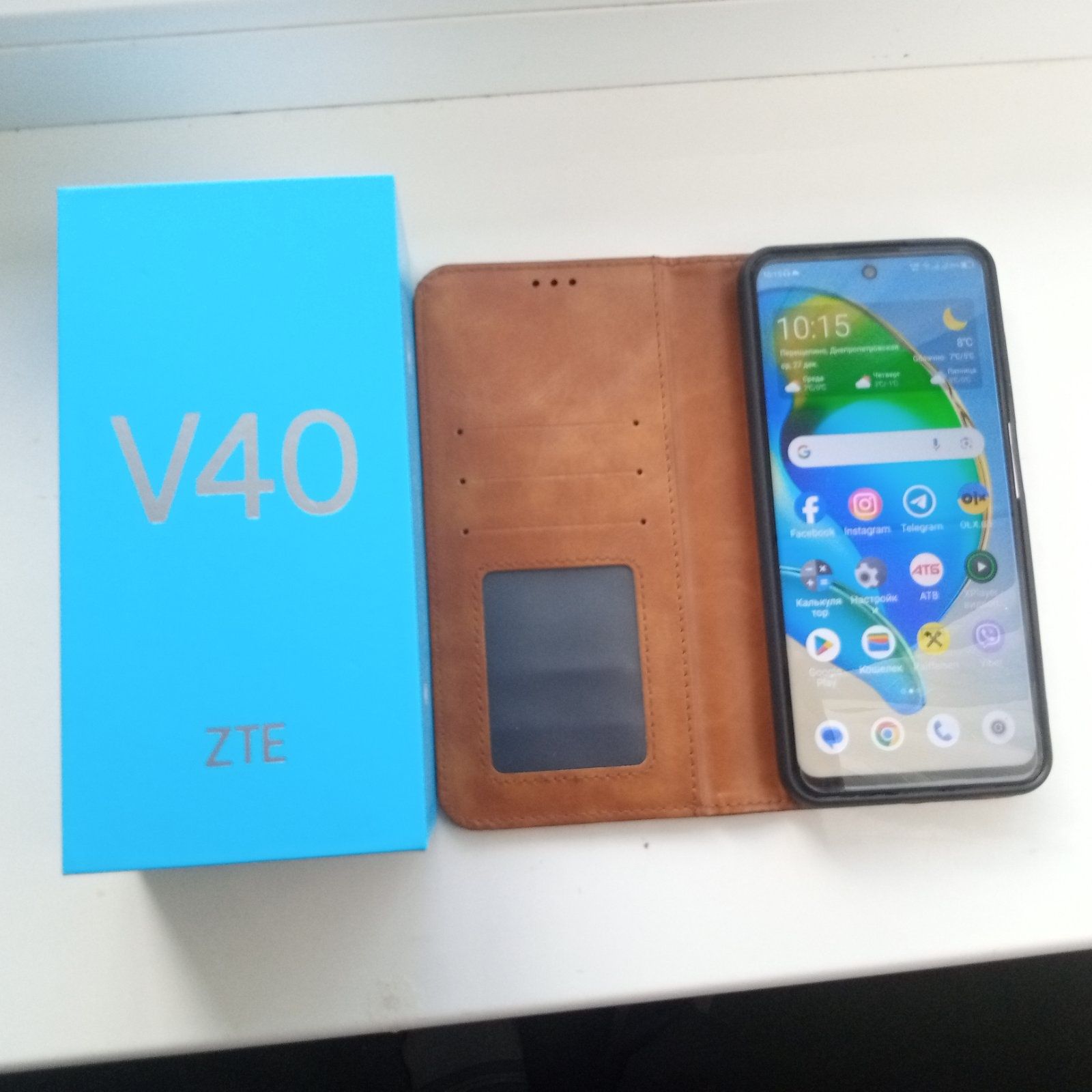 ZTE  v40   6+4/128 идеал