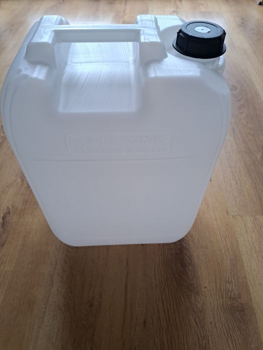 Bańki karnistry pojemniki