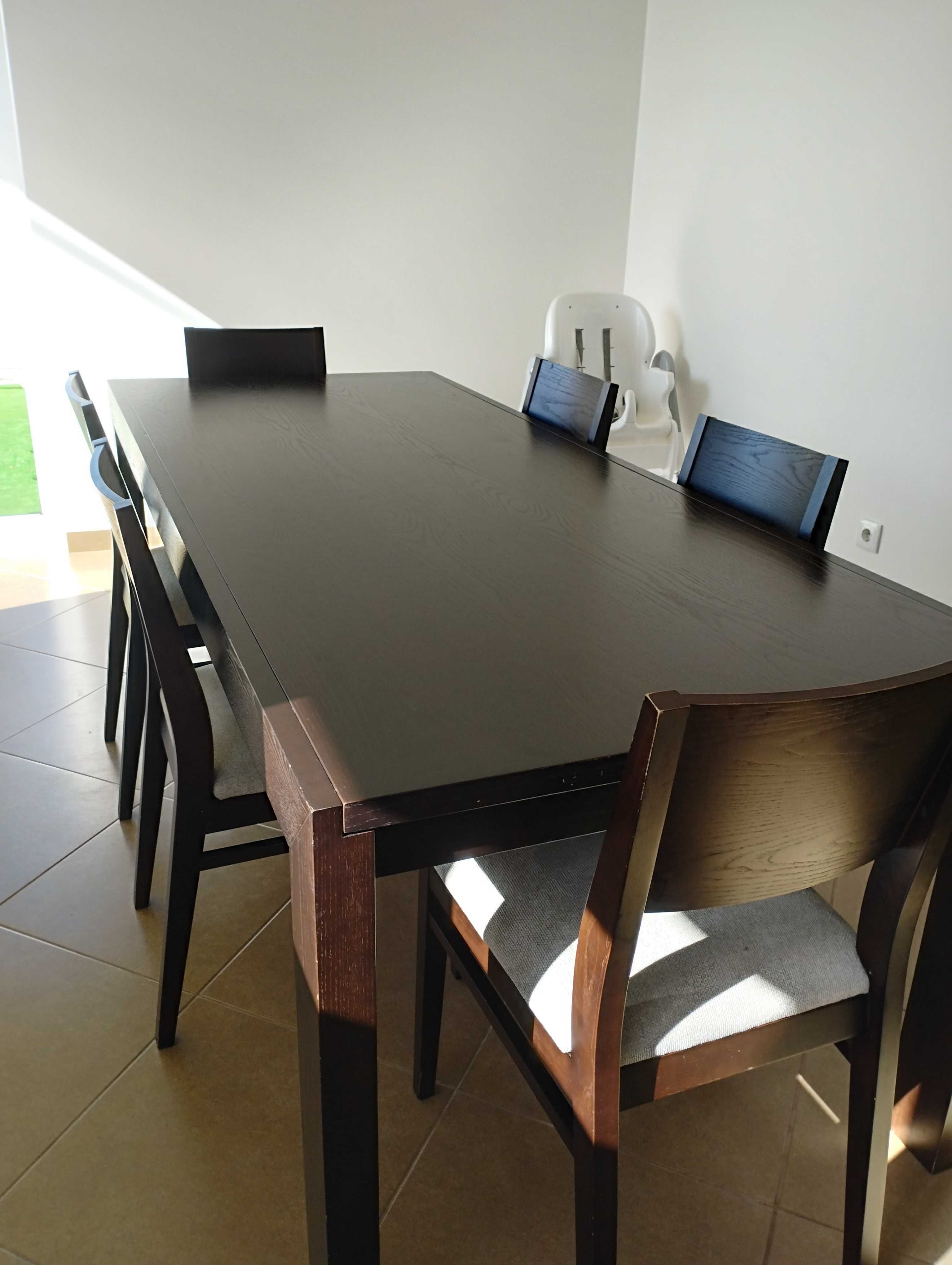 Mesa de jantar com 6 cadeiras