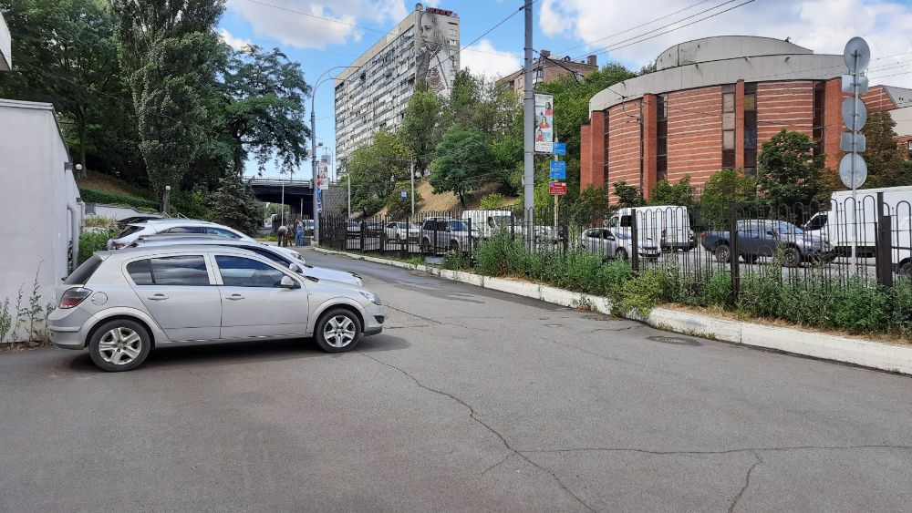 Офис 5500 м2. Фасад,отдельный вход. метро Зверинецкая (Дружбы народов)