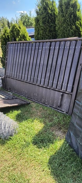 Brama wjazdowa z furtką