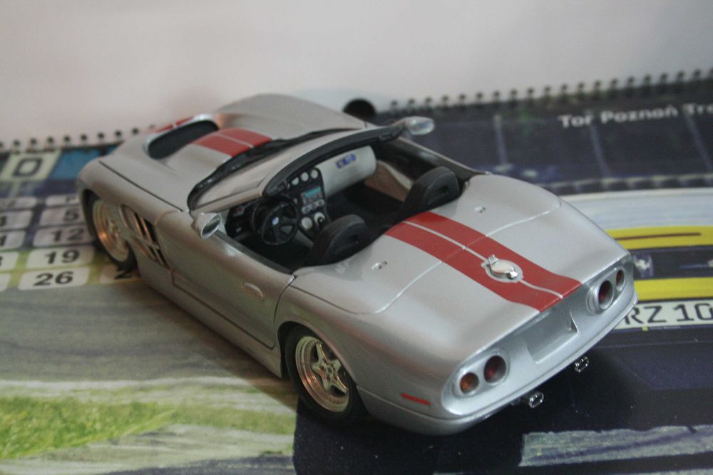 Model Shelby Series 1 1999 Bburago 1/18