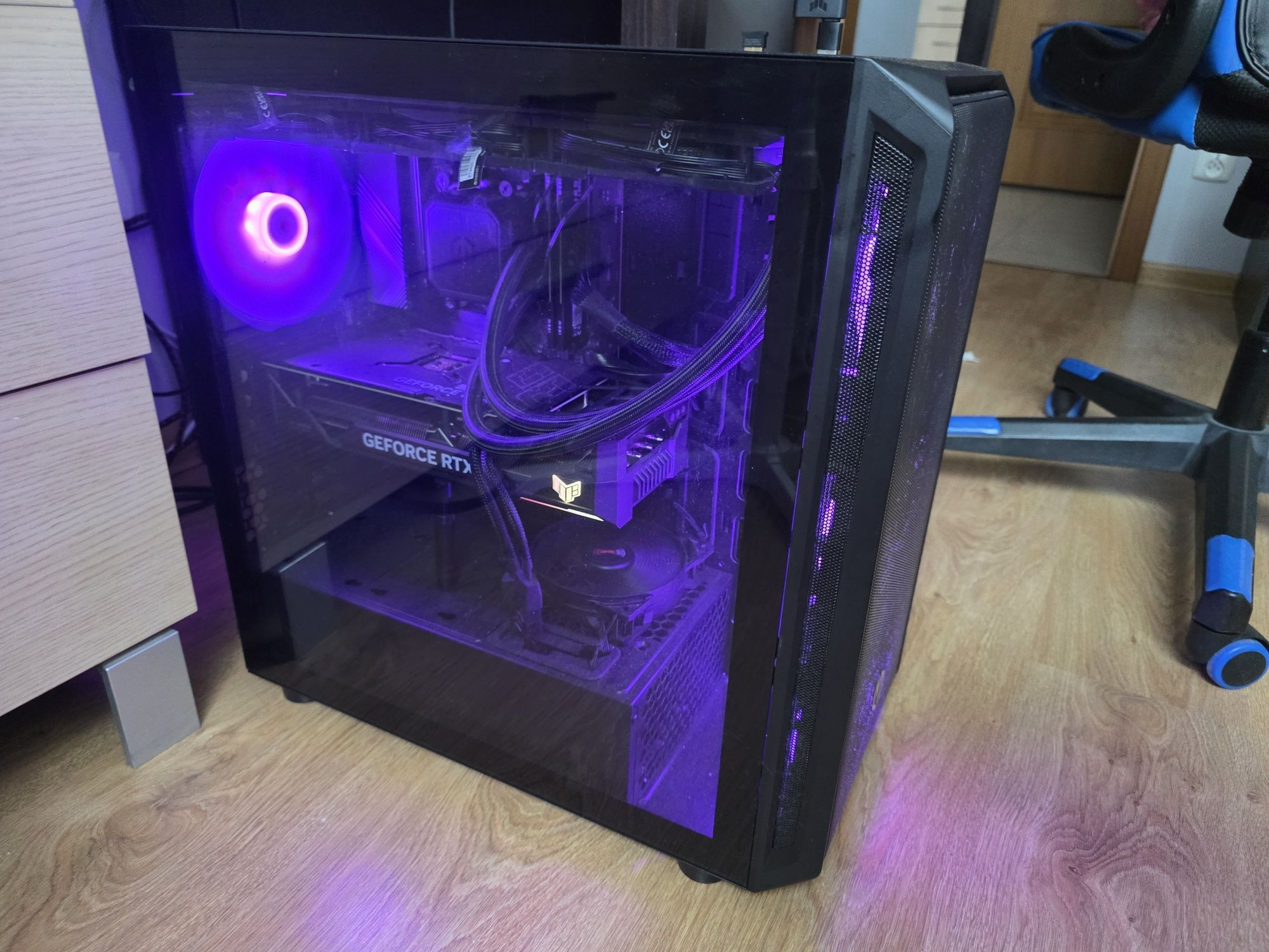 Komputer Stacjonarny Ryzen 7 9800X3D / RTX 4070 TI Super / 3TB / 32GB