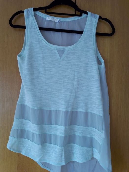 Várias camisolas em malha