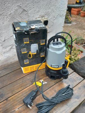 Pompa z pływakiem zatapialna głębinowa Titan 750 W 14000 l/h