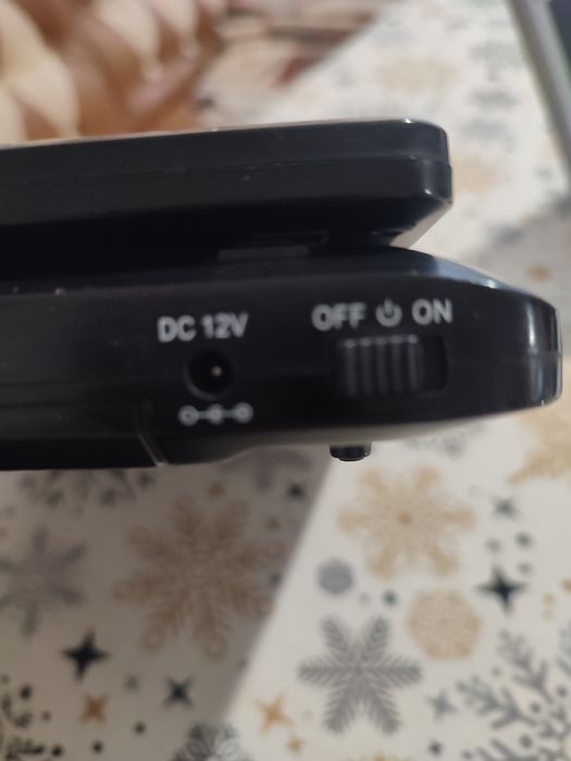 Міні ТВ + ДВД+СД читає всі диски.