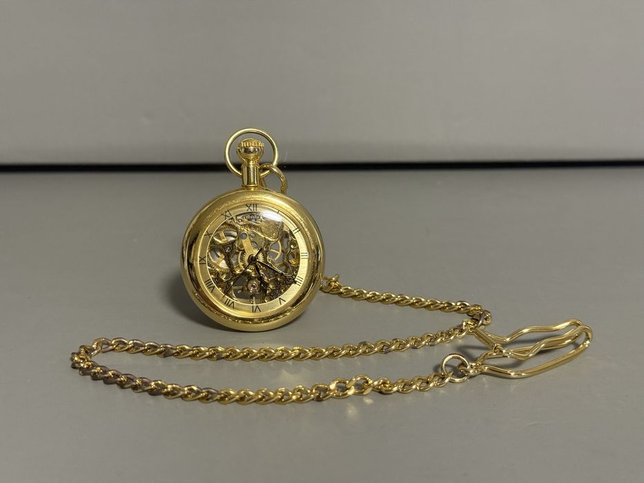 Механічний, кишеньковий годинник.