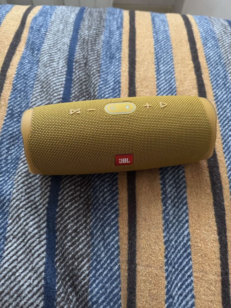 Колонка JBL CHARGE 4 жовта , б/у