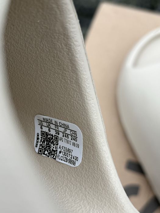 Adidas Yeezy Slide Bone klapki jasne beżowe białe 39