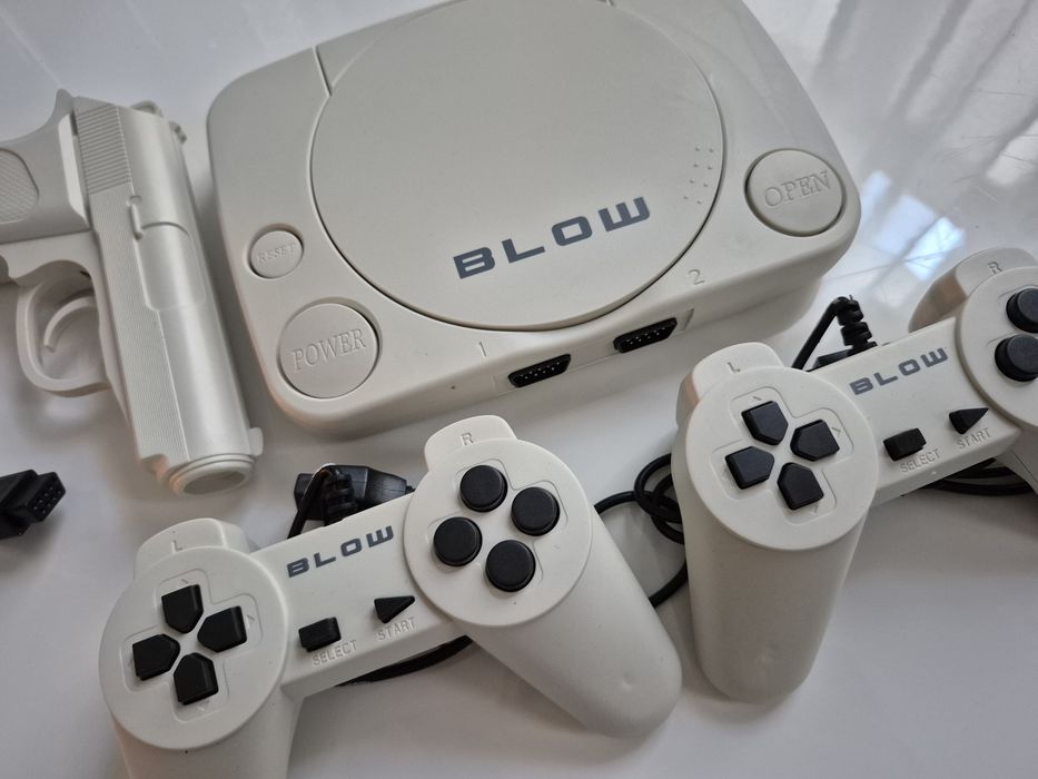 Gra konsola retro plus 2x pad i akcesoria