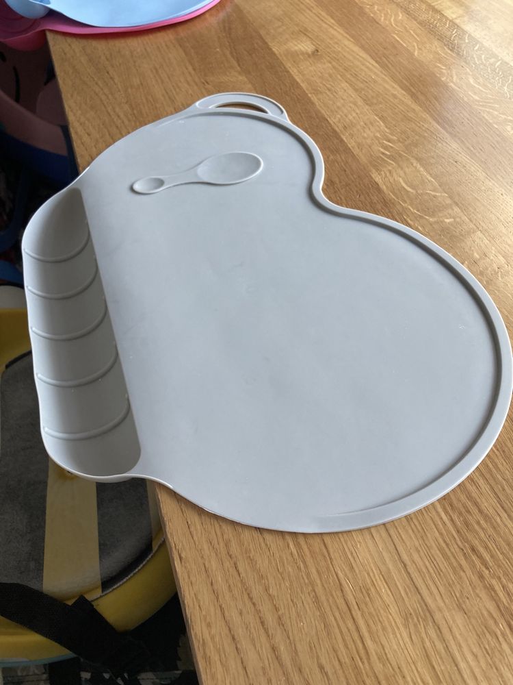 silikonowa mata/ podkładka na stół z rynienką / kieszonką dla dzieci