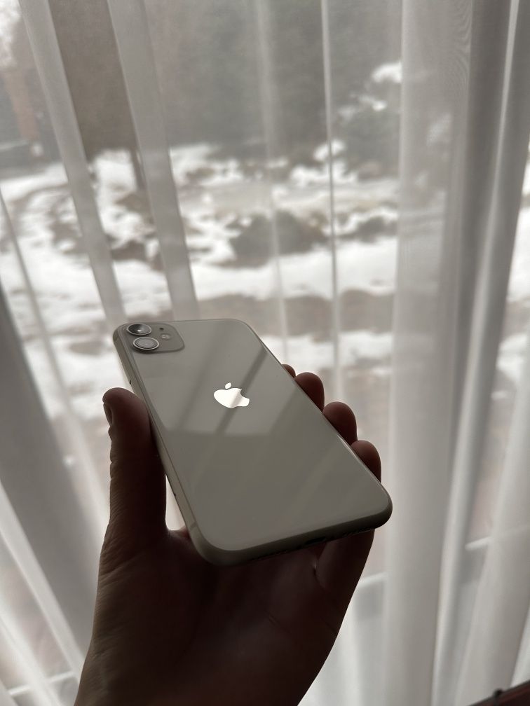 Продам iPhone 11 64gb White Neverlock