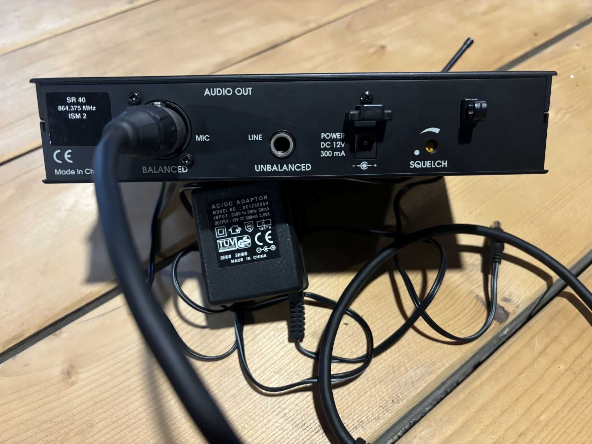 Odbiornik mikrofonów bezprzewodowych AKG UHF SR40