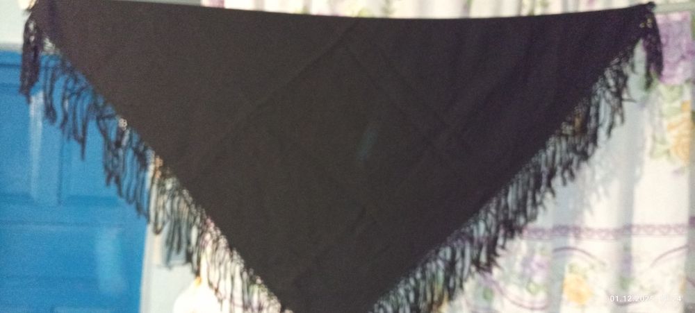 Чорна хустка, шерстяна