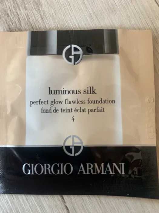 Giorgio Armani luminous silk podkład