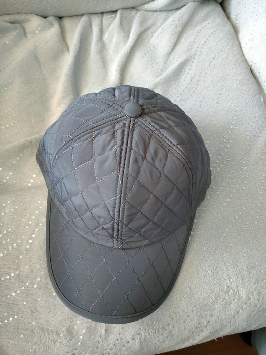 Czapka z daszkiem szara