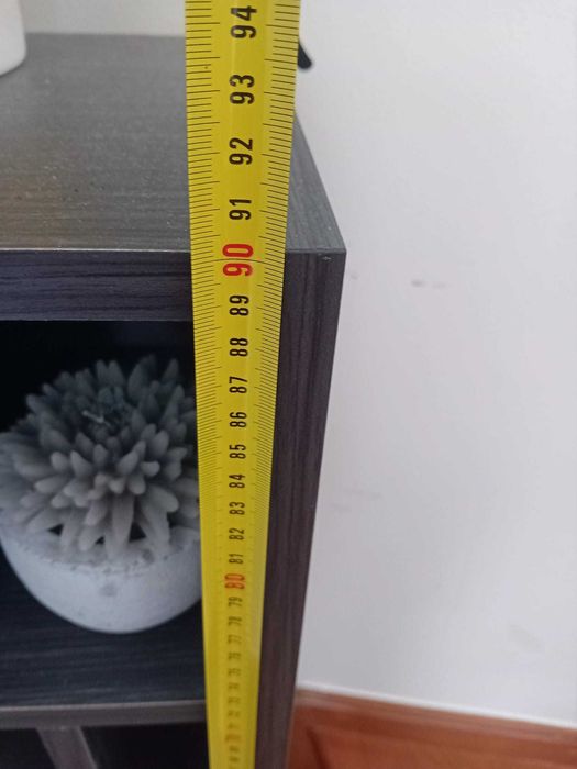 Estante  com divisórias em wengué