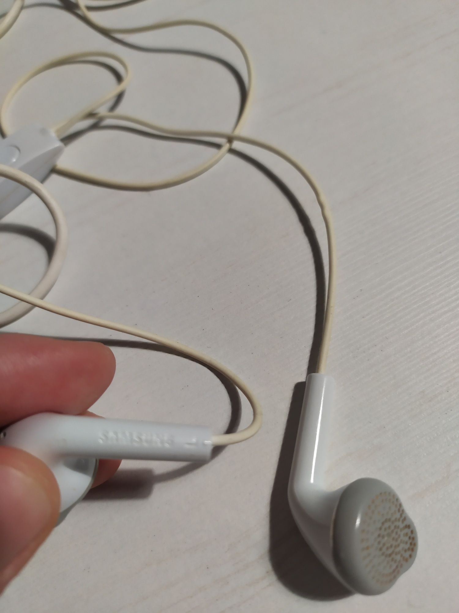 Słuchawki przewodowe, douszne marki Samsung
