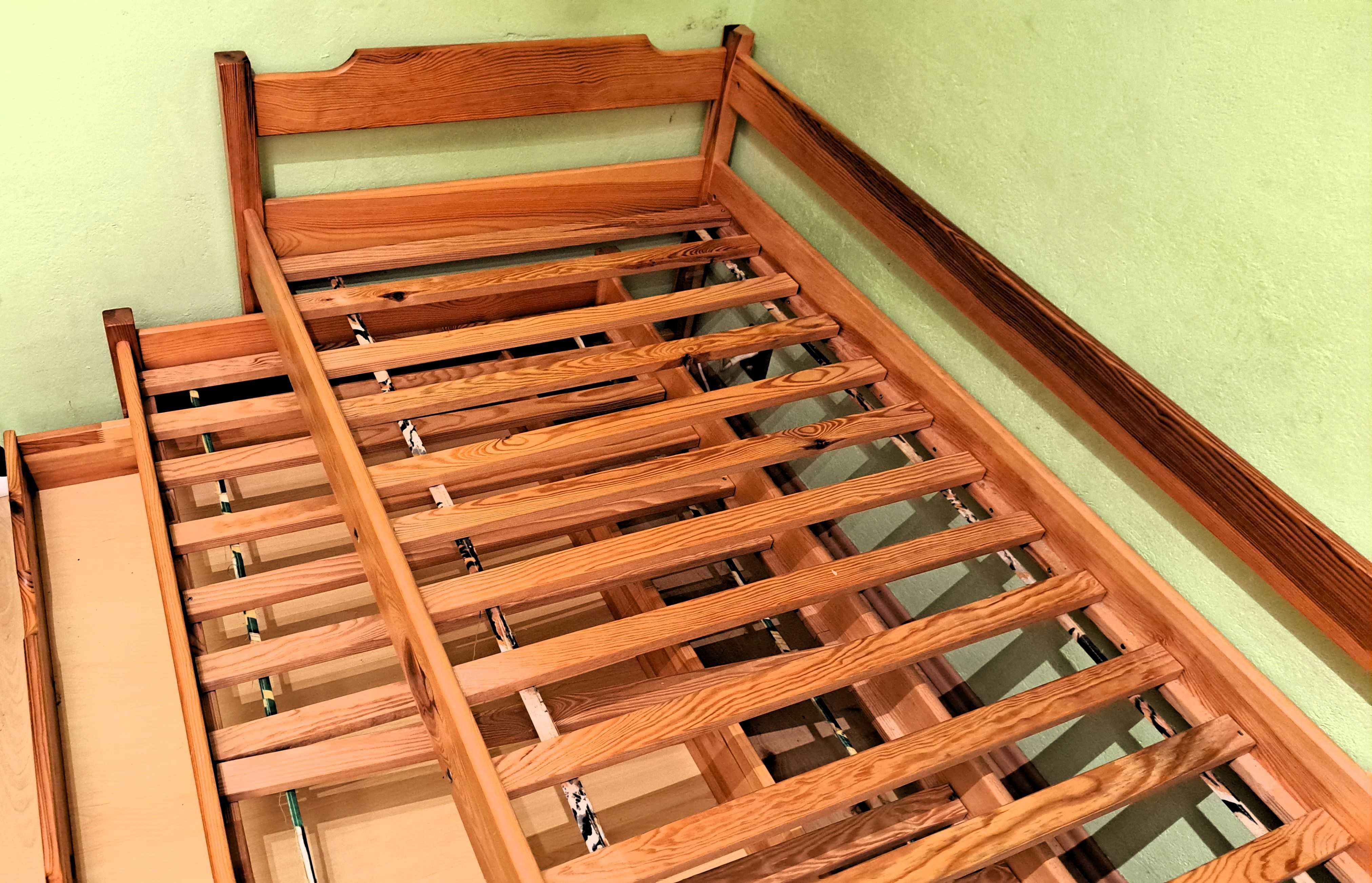 Łóżko drewniane dwupoziomowe dla dzieci