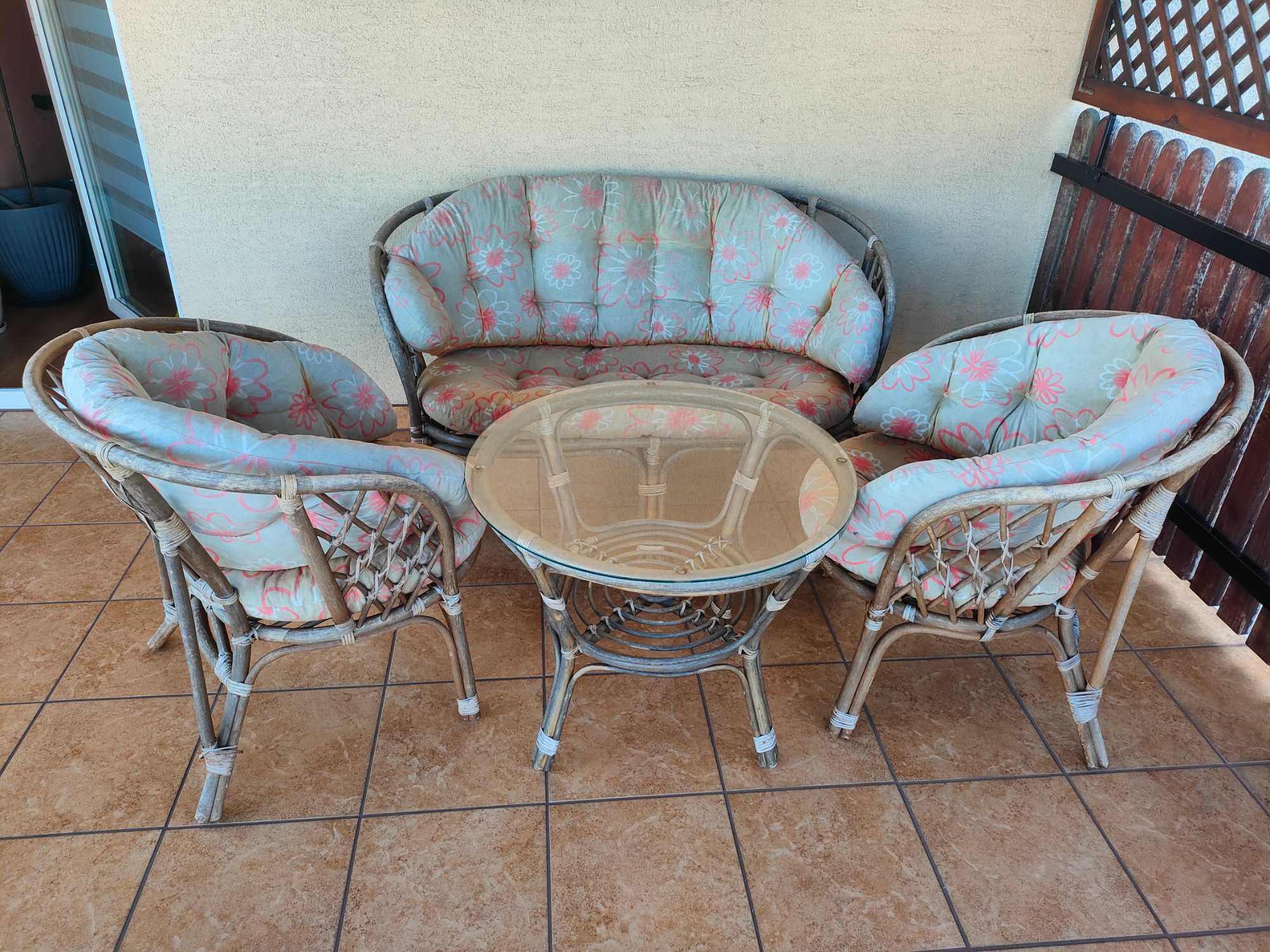 Meble tarasowe (sofa, dwa fotele i stolik)